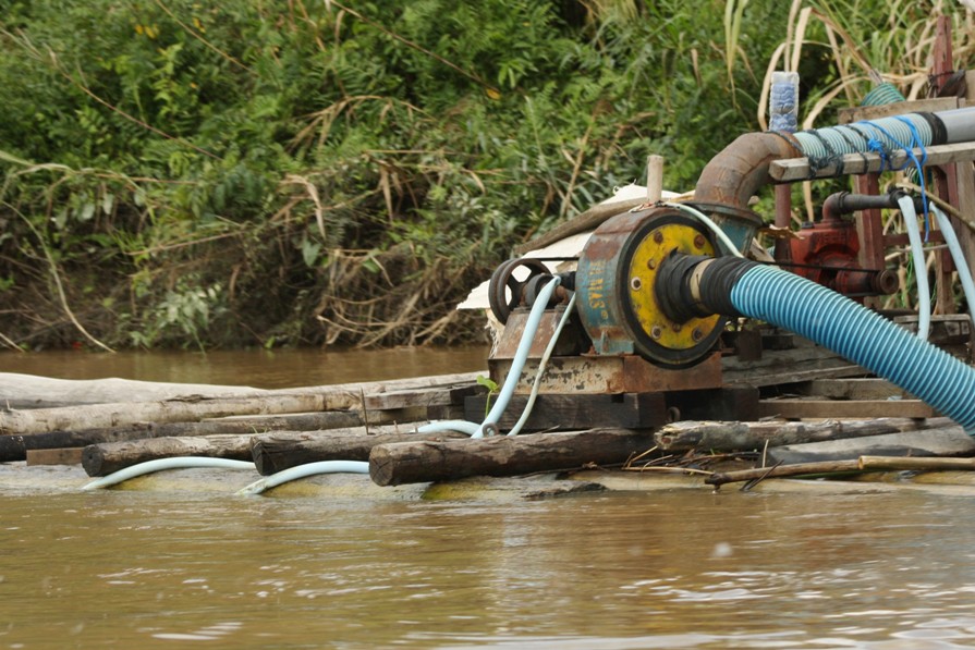 A machine used by a small-scale gold miner. The waste is disposed directly into the river., Nanang Indra Kurniawan 12 gold mining machine