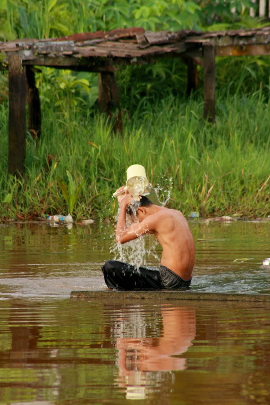 Bathing in the Kahayan River, Nanang Indra Kurniawan 16 bathing kahayan river