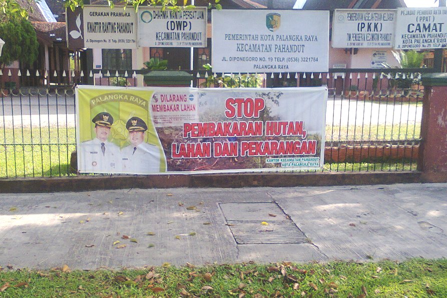 A local government banner: 'Stop the burning of forests, fields and yards', Nanang Indra Kurniawan 4 local gov banner