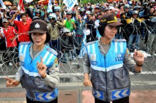 Police women strut their stuff, Jakarta Globe grahamdavies2