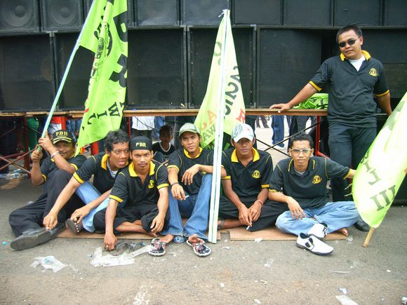 Waiting for action. But are they independent? leksana2.jpg