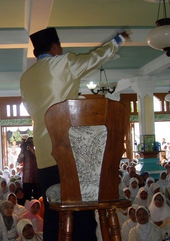 A number of Bandung’s popular male preachers have developed ways of    performing specifically for women audiences / Julian Millie Pious and mobile