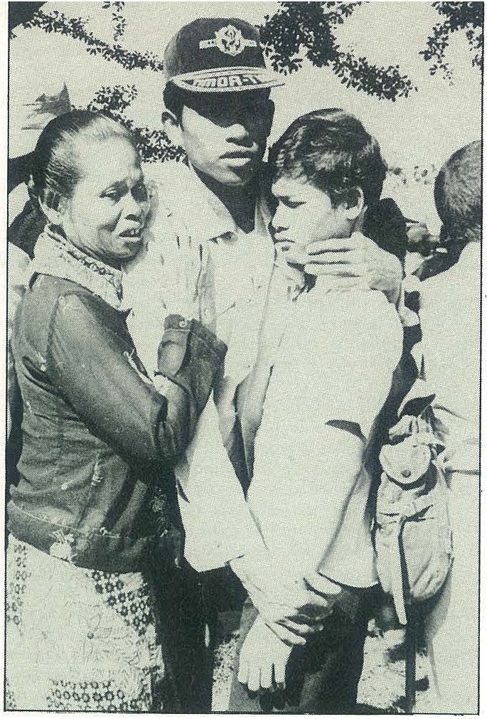 An Indonesian tapol is reunited with his family on release Setiawan3