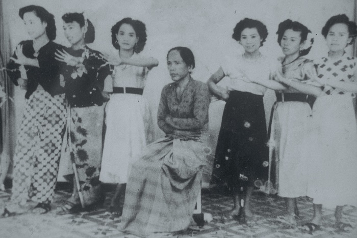 Waria di Sulawesi c1950s / Sharyn Graham Davies